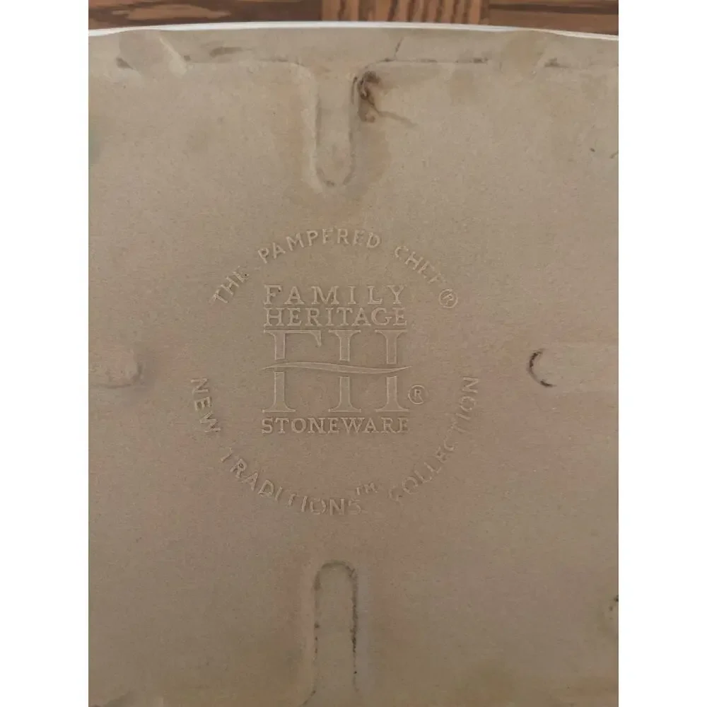 The pampered chef, family heritage stoneware new tradition collection baker